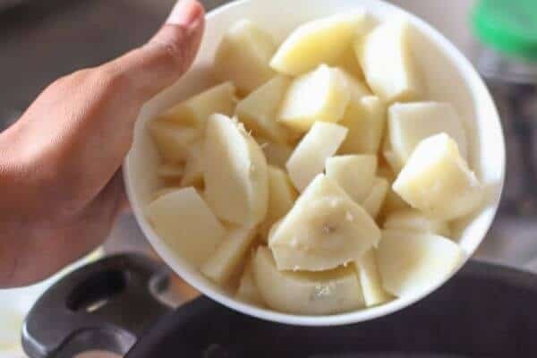 Boiled potatoes to thicken curry